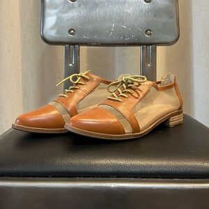 Kelsi Dagger Brown and Tan Lace-Up Oxford Shoes